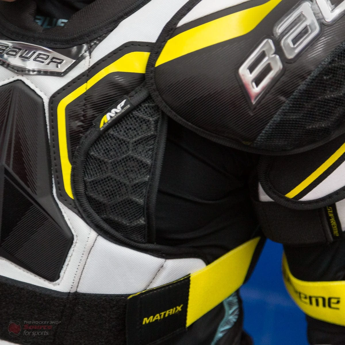Bauer Supreme Matrix Junior Hockey Shoulder Pads (2019) - Image 3