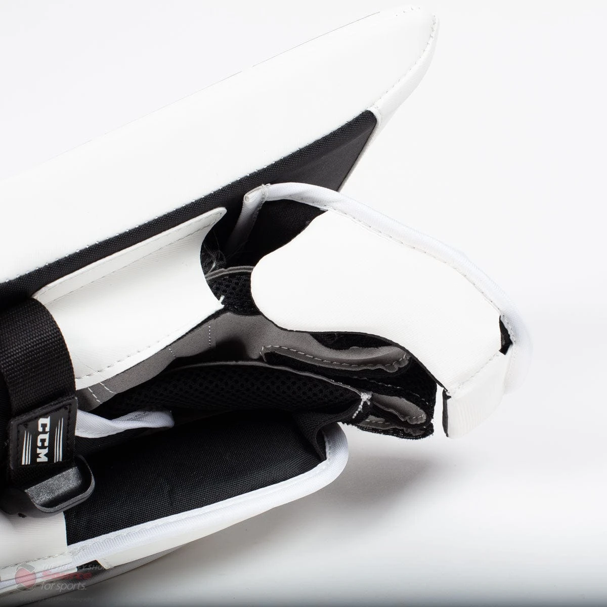 CCM Extreme Flex E4.5 Junior Goalie Blocker - Source Exclusive - Image 5