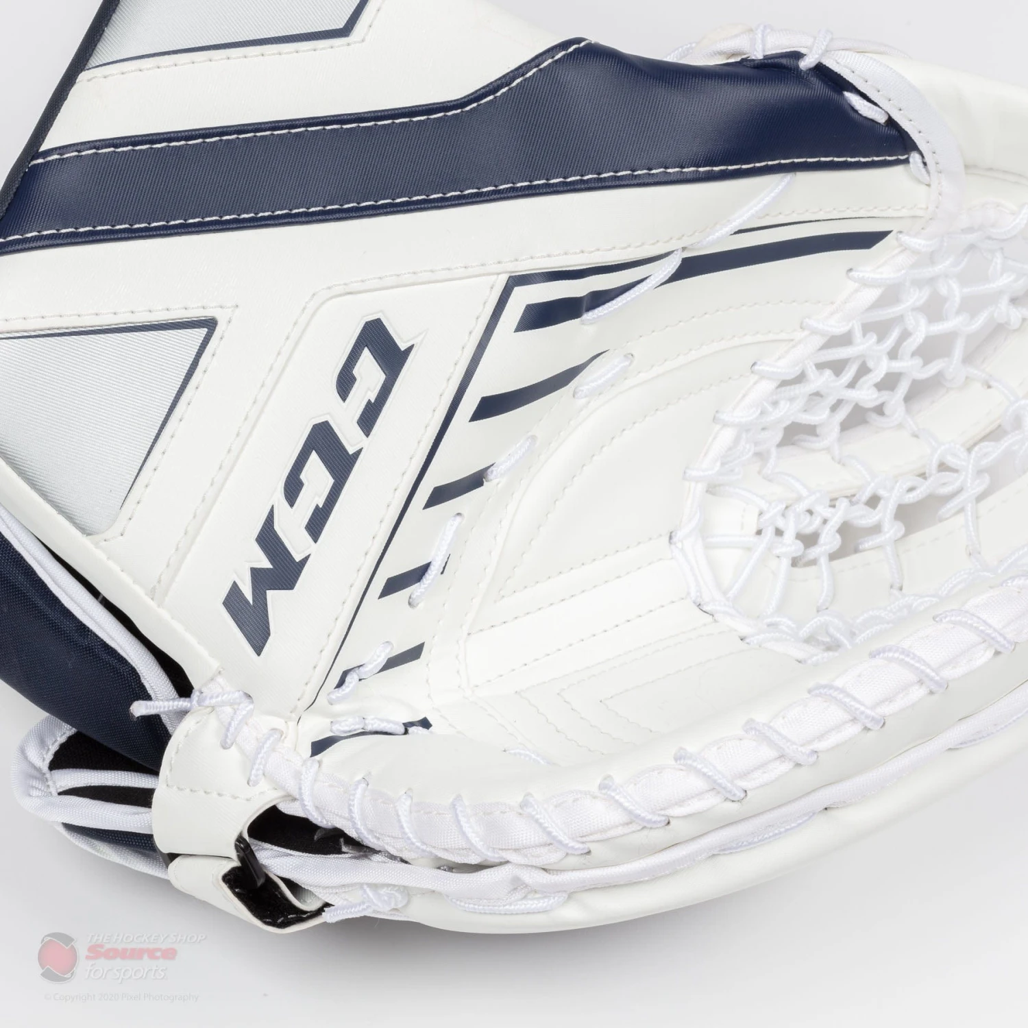 CCM Axis A1.5 Junior Goalie Catcher - Image 4