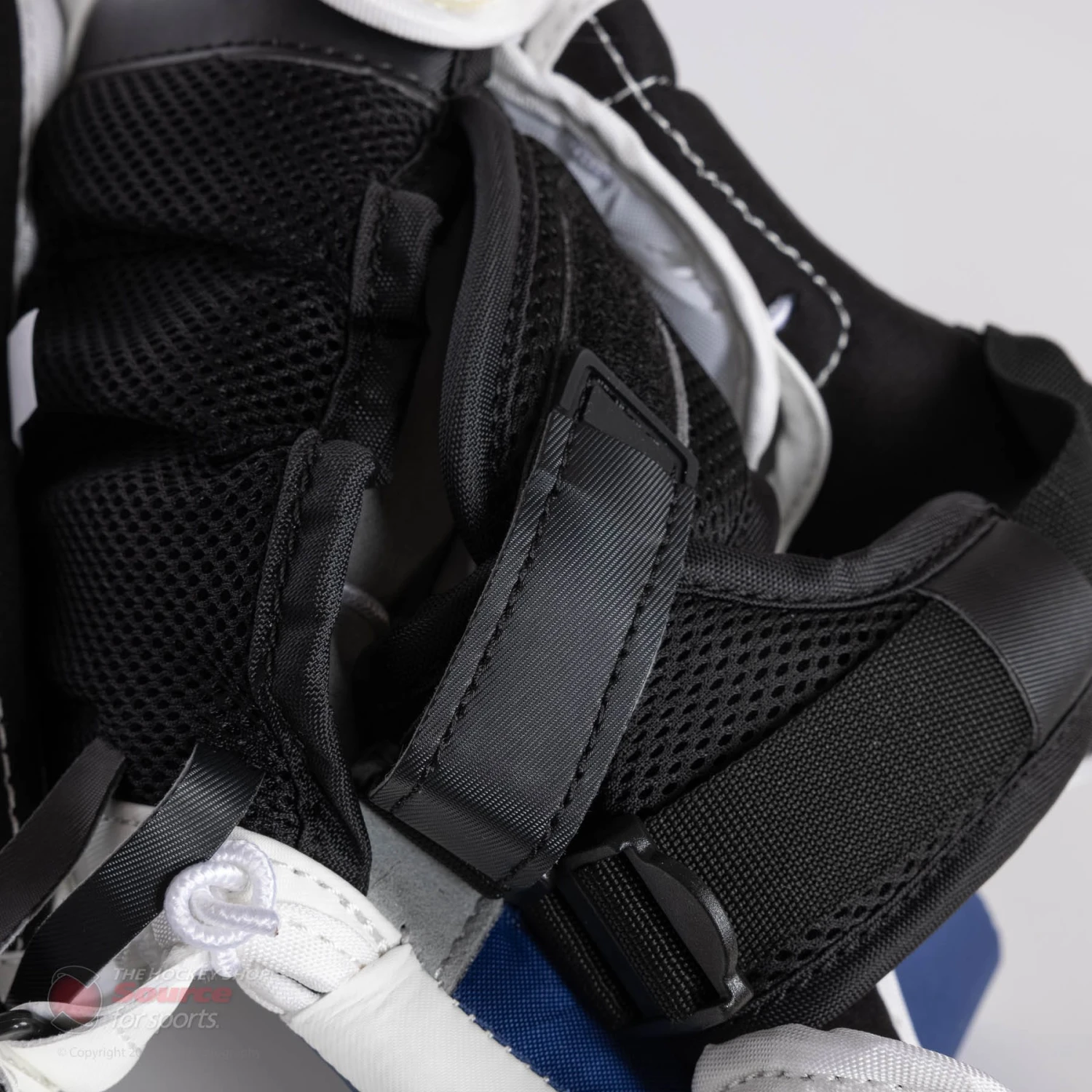 CCM Extreme Flex E5.5 Junior Goalie Catcher - Image 13