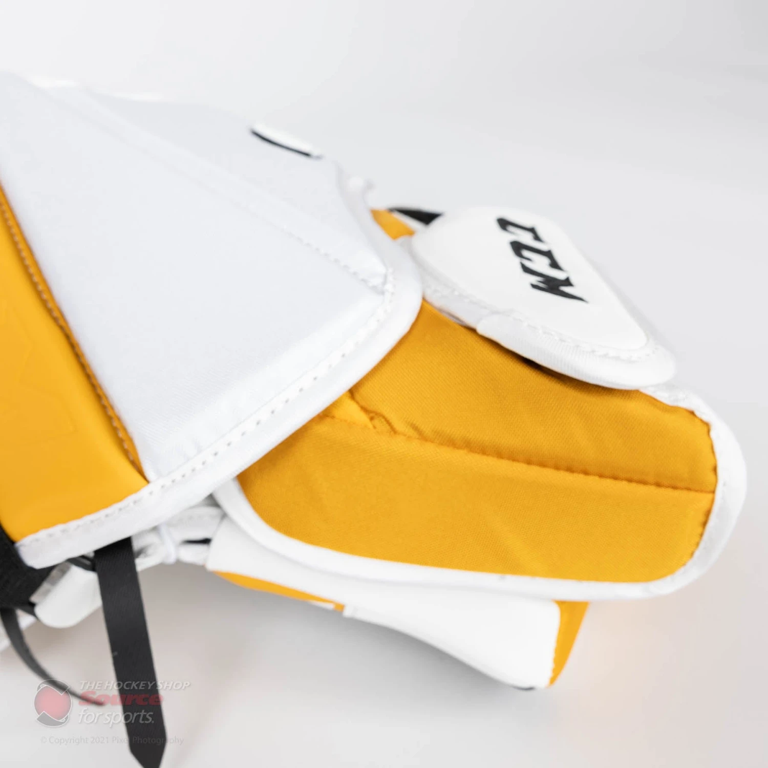 CCM Extreme Flex E5.9 Senior Goalie Catcher - Image 8