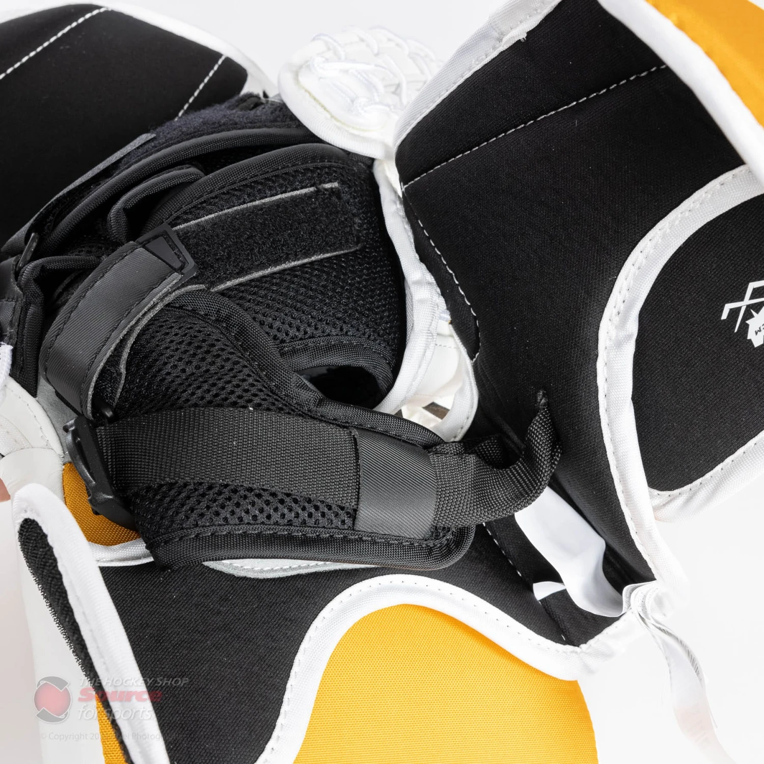 CCM Extreme Flex E5.9 Senior Goalie Catcher - Image 10