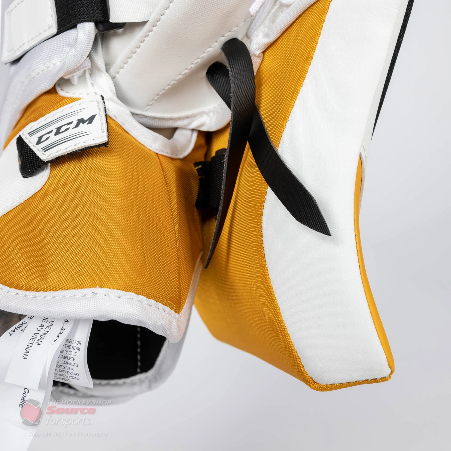 CCM Extreme Flex E5.9 Senior Goalie Catcher - Image 7