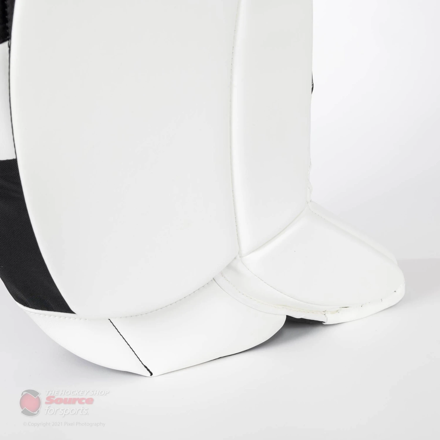 CCM Extreme Flex E5.9 Senior Goalie Leg Pads - Image 11