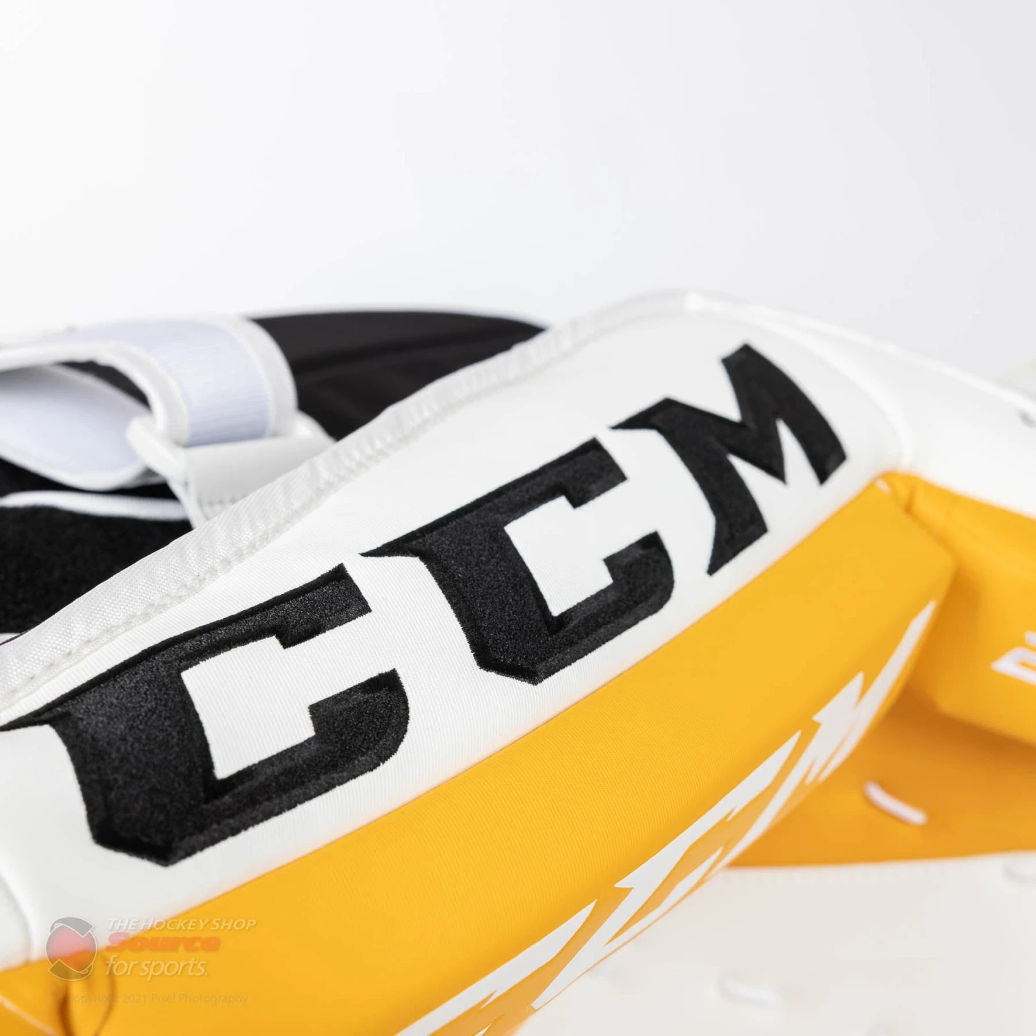 CCM Extreme Flex E5.9 Senior Goalie Leg Pads - Image 7
