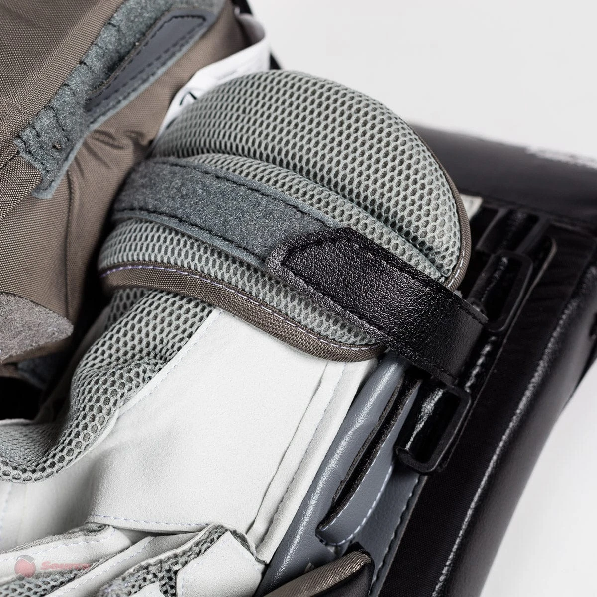 Warrior Ritual GT2 Pro Senior Goalie Blocker - Image 6